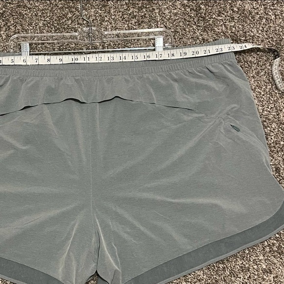 NWT ATHLETA Mesh Racer Run Textured Short, 3X - Picture 4 of 6